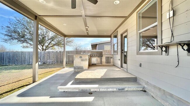 Building Photo - 1102 Middle Brook Dr