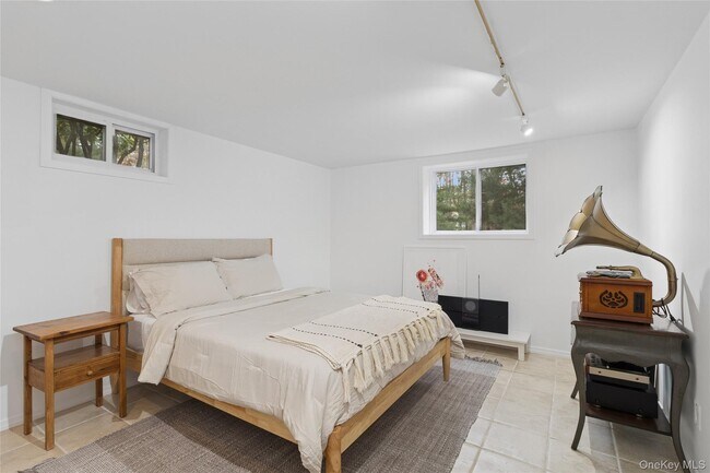 Building Photo - 17 Lyme Ln