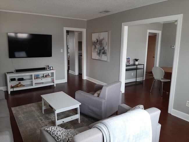 Building Photo - 105 S Orchard St