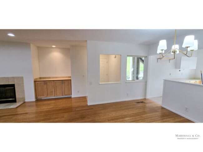 Building Photo - 2 BR/2 BA CONDO,LG. PATIO,PORCH, BAMBOO FL...