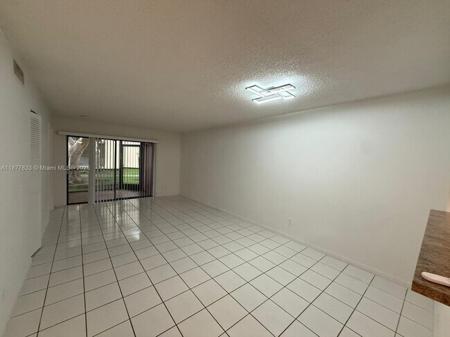 Building Photo - 3396 Foxcroft Rd