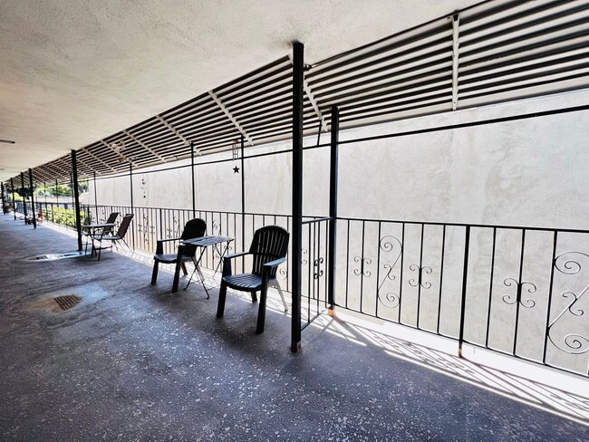 Building Photo - Catch this Property before it goes - Light...