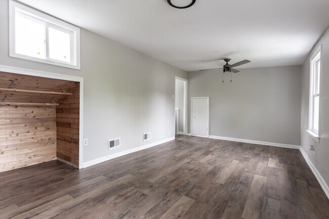 Building Photo - 5617 Greenfield Ave