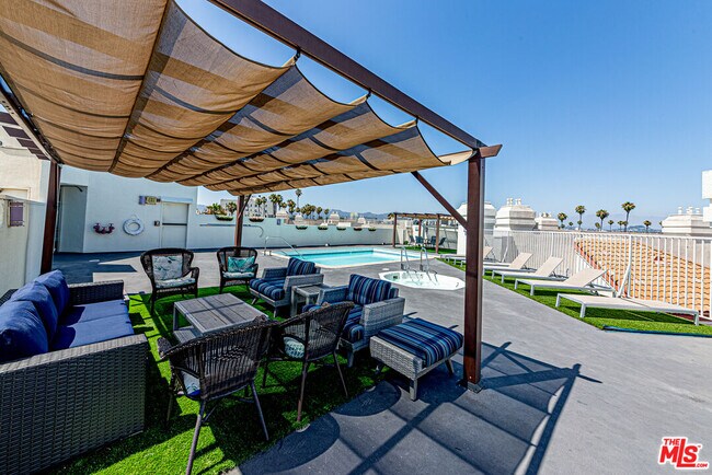 Building Photo - 620 S Gramercy Pl