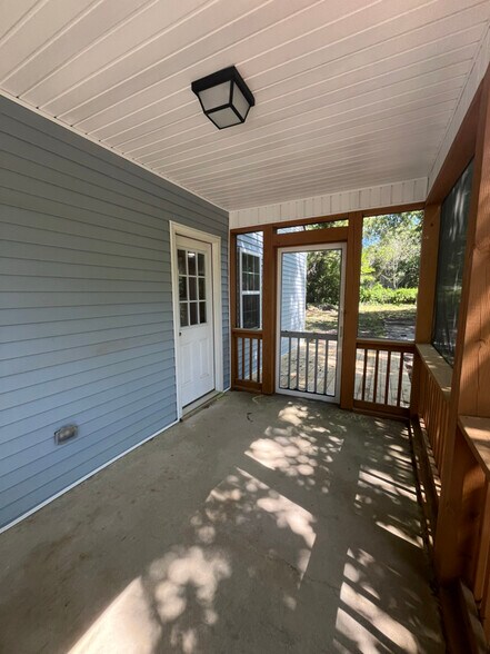 Building Photo - 1307 E Holly St