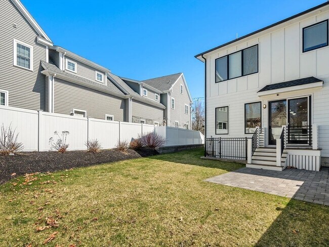 Building Photo - 114 Church St