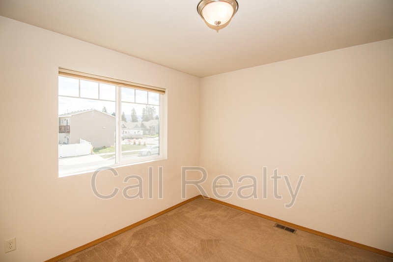 Building Photo - 2105 N Eden Rd