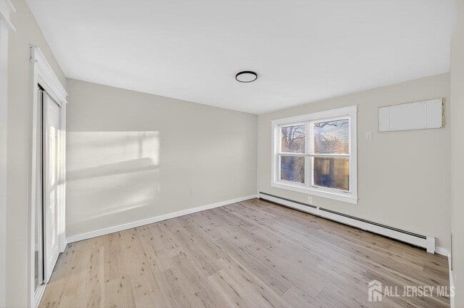 Building Photo - 289 Main St