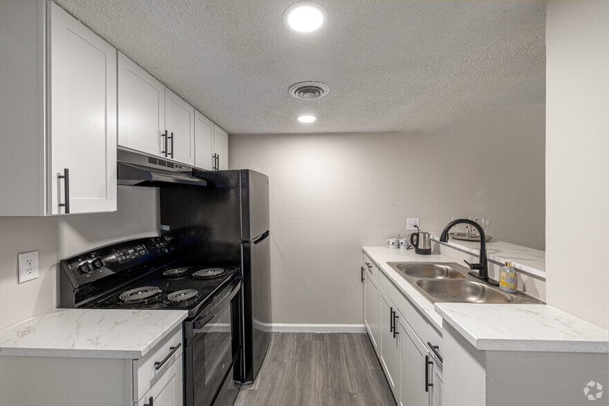 1BR 1BA 550SF: Furnished, Kitchen - Stallion Square