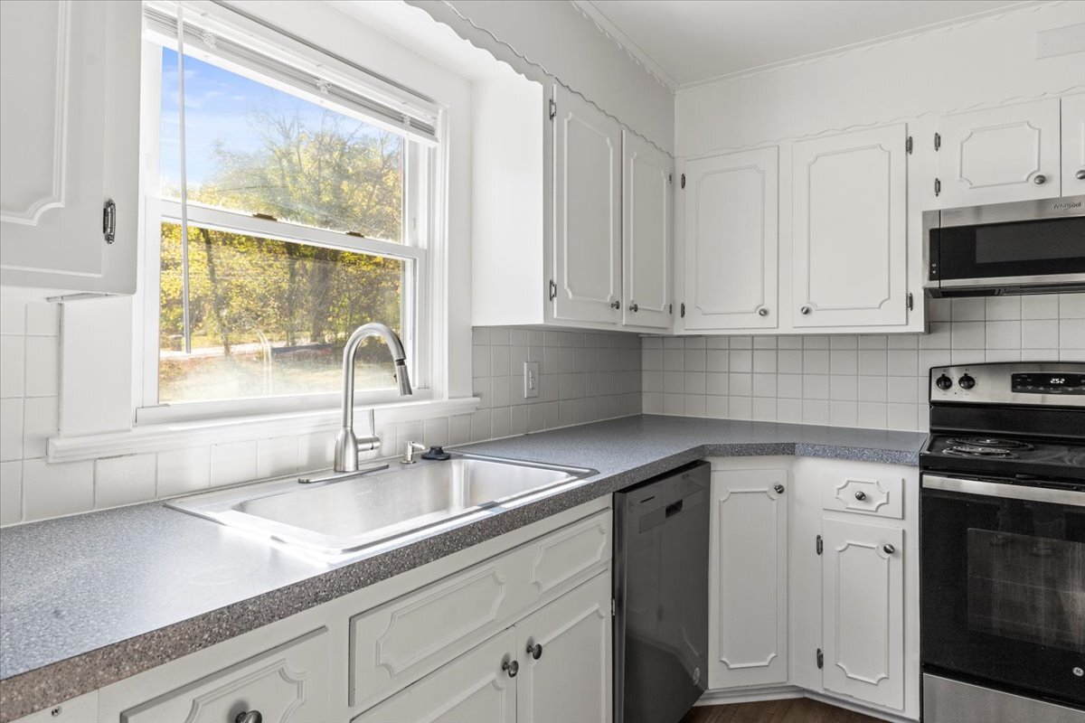 Building Photo - 10060 Central Dr