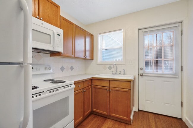 Building Photo - Great townhome near downtown Spokane