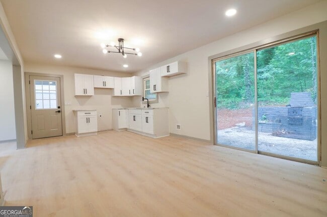 Building Photo - 4396 Greenleaf Cir SW