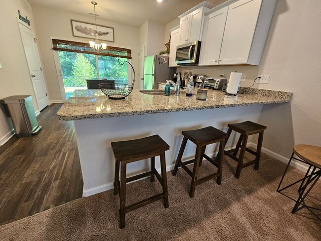 Building Photo - NEW LISTING!!!!!