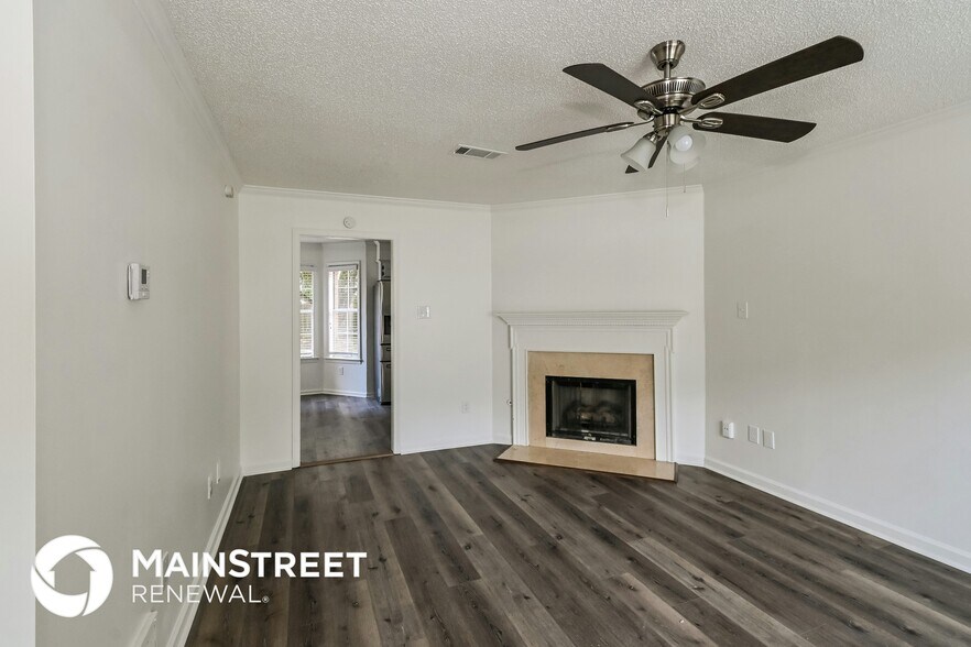 Building Photo - 9406 Slezenger Ln