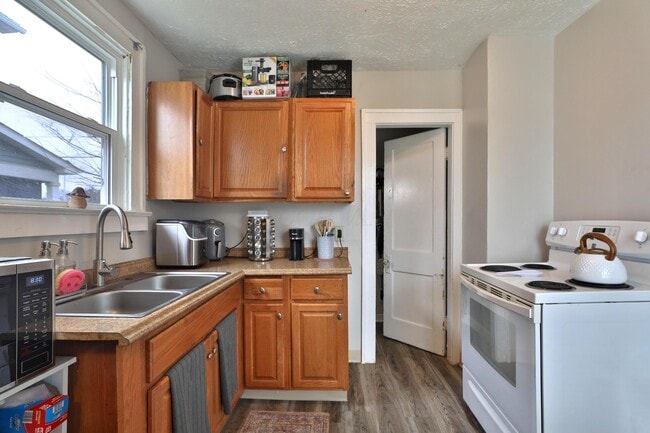 Building Photo - 1599 Mooberry St