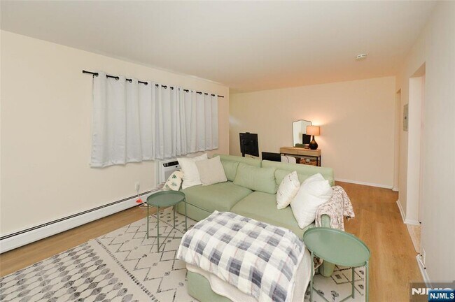 Building Photo - 128 Regency Park
