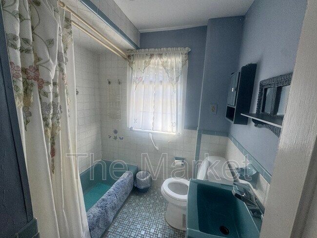 Building Photo - 75 Avalon Ave