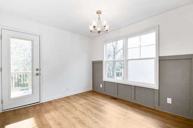 Building Photo - Pet Friendly Three Bedroom!