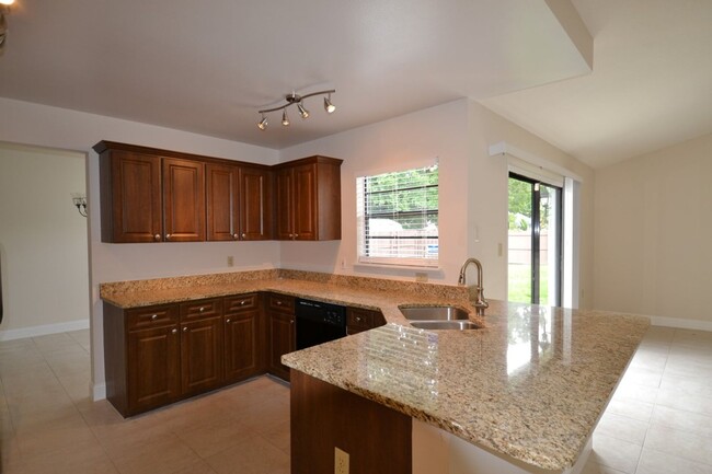 Building Photo - Gorgeous fully renovated 4 BR Oviedo Home ...