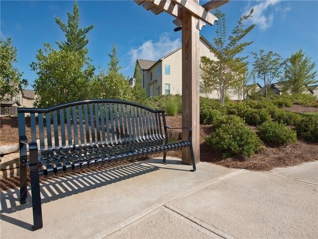 Building Photo - 4475 Donahue Ave