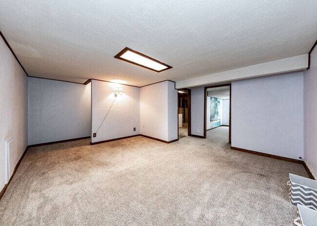 Building Photo - Westside Home in Mt Shadows in D20