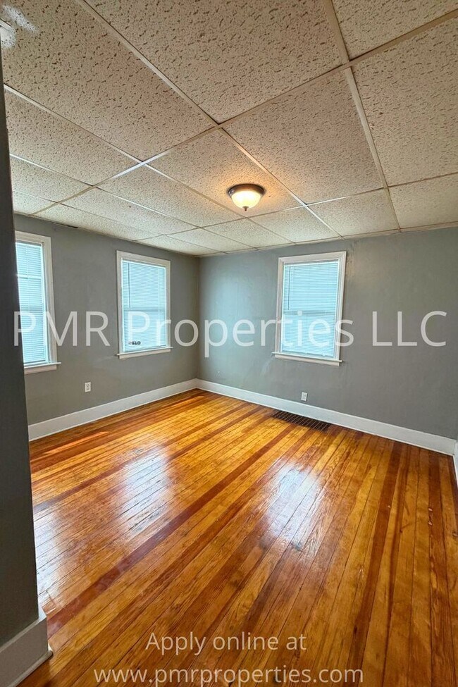 Building Photo - 2 Bedroom/ 1 Bathroom House