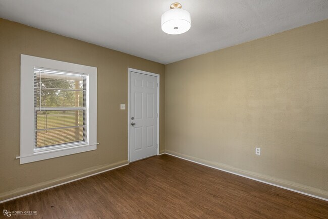 Building Photo - 339 Princeton Rd
