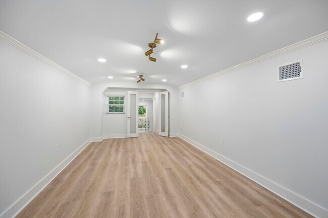 Building Photo - 6411 Illinois St