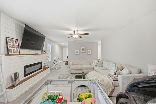 Building Photo - 140 Maverick Cv