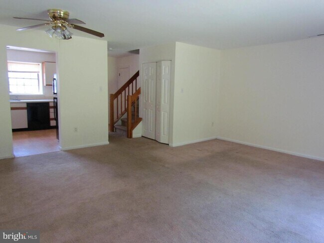 Building Photo - 9 Cohanzick Ct