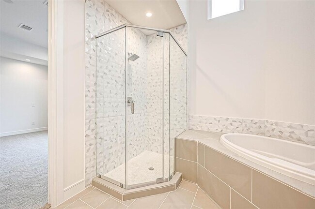 Building Photo - 8930 Spring Knoll Forest Dr