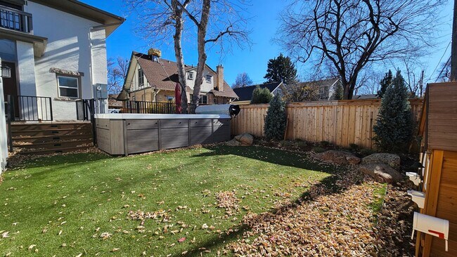 Building Photo - Modern Park Hill Home