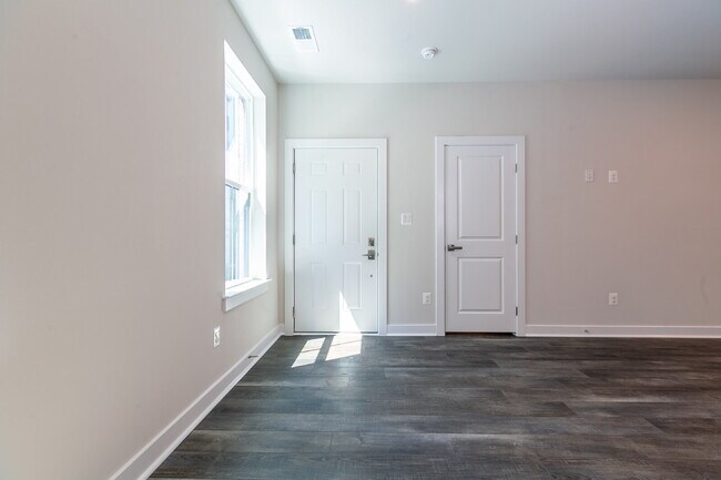 Building Photo - Elegant Townhome Living Near Herndon Conveniences