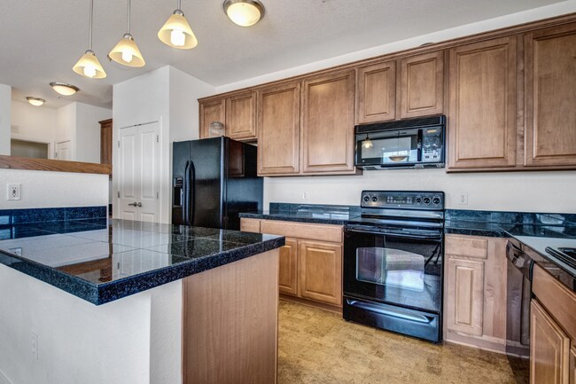 Building Photo - 2BD/2.5BA Condo with Parking Spot and Garage at Parkhill  AVAIL NOW!