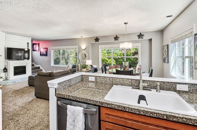 Building Photo - Bright and Airy 3 Bed, 2.5 Bath Stunning H...