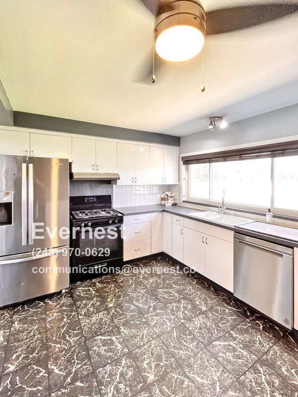 Building Photo - 20550 Blackstone Ct
