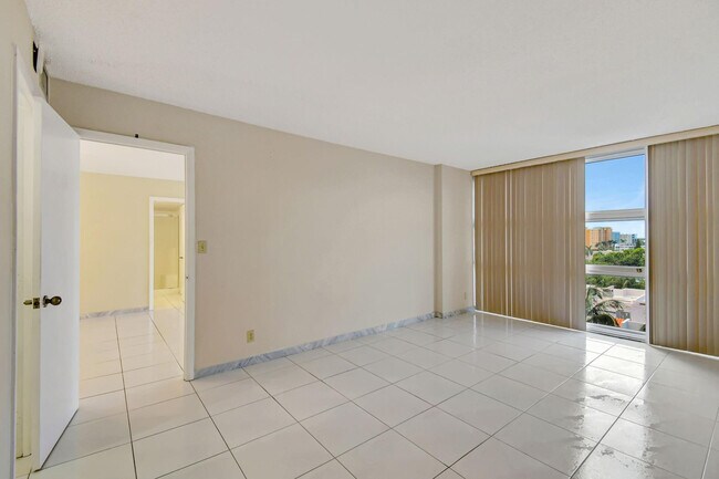 Building Photo - 531 N Ocean Blvd