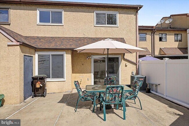 Building Photo - 2282 Suzann Dr