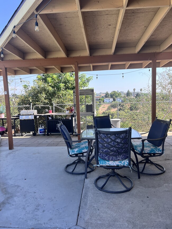 Outdoor Hangout/Grill - 1135 Pyramid St