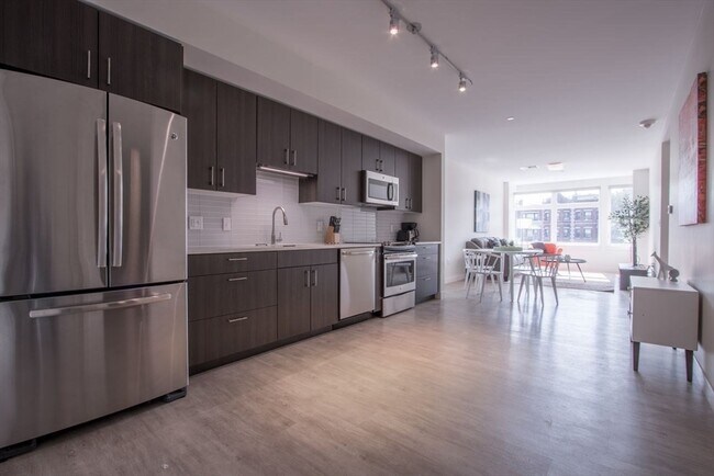 Building Photo - 900 Beacon St