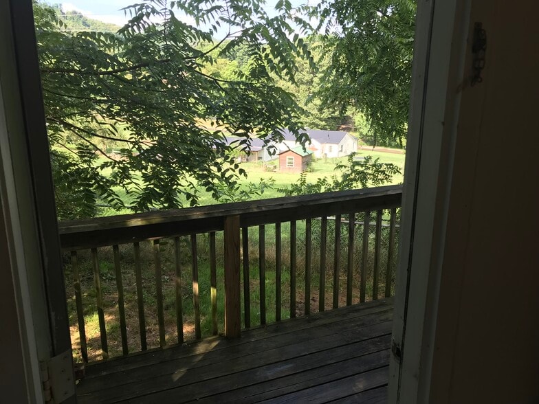 Building Photo - 74 Sunset Cir