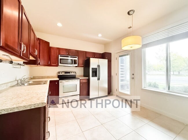 Building Photo - 2BR 1BA Townhome w/ In-Unit Laundry • Stainless Steel • Private Patio in South Jordan