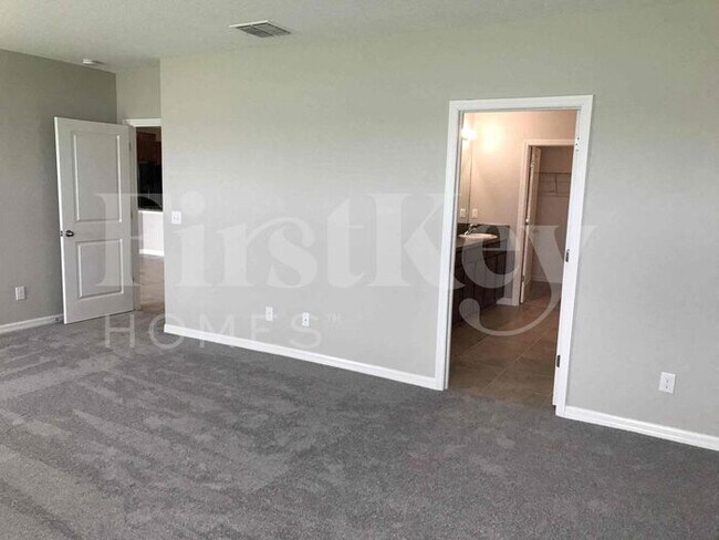 Building Photo - 9652 Sage Creek Dr