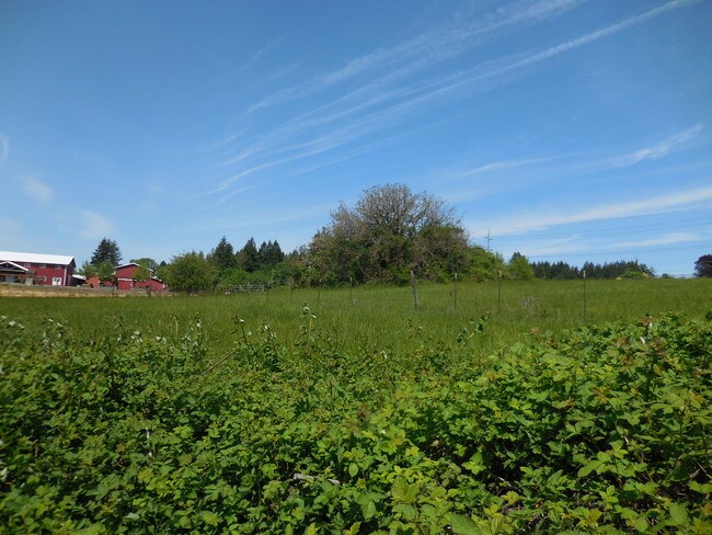 Building Photo - 16093 SW Roy Rogers Rd