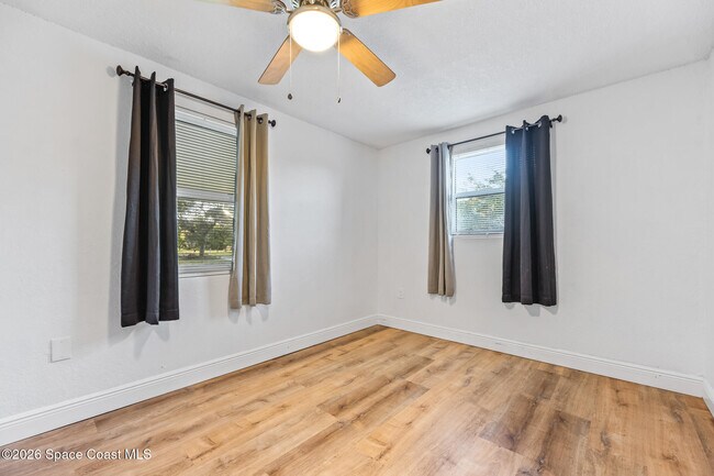 Building Photo - 826 Newfound Harbor Dr