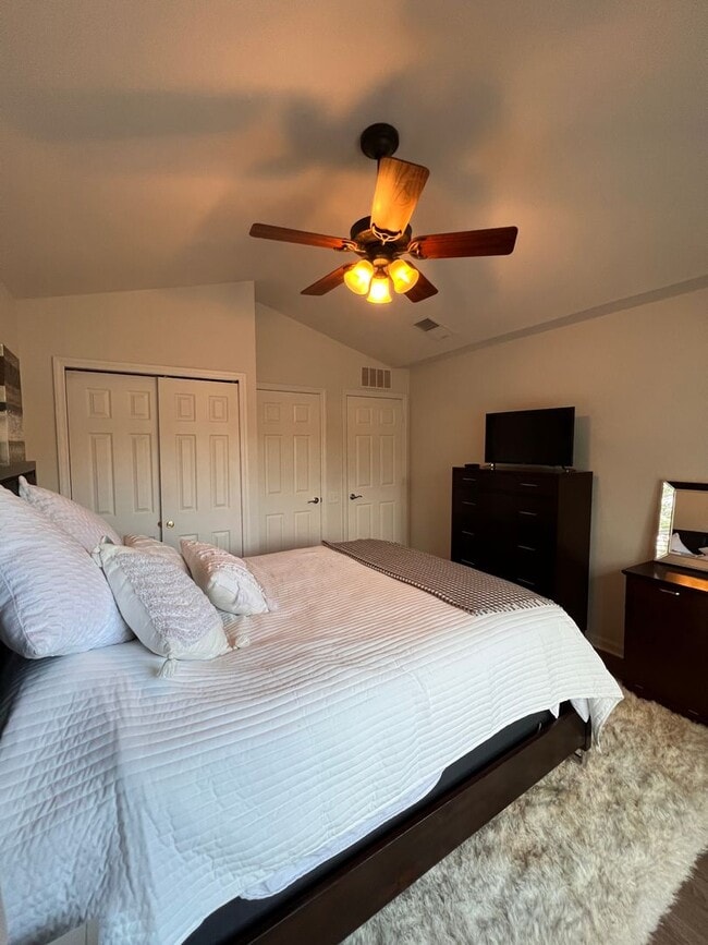 Building Photo - Now available! Ready-to-move-in condo in Sanford!