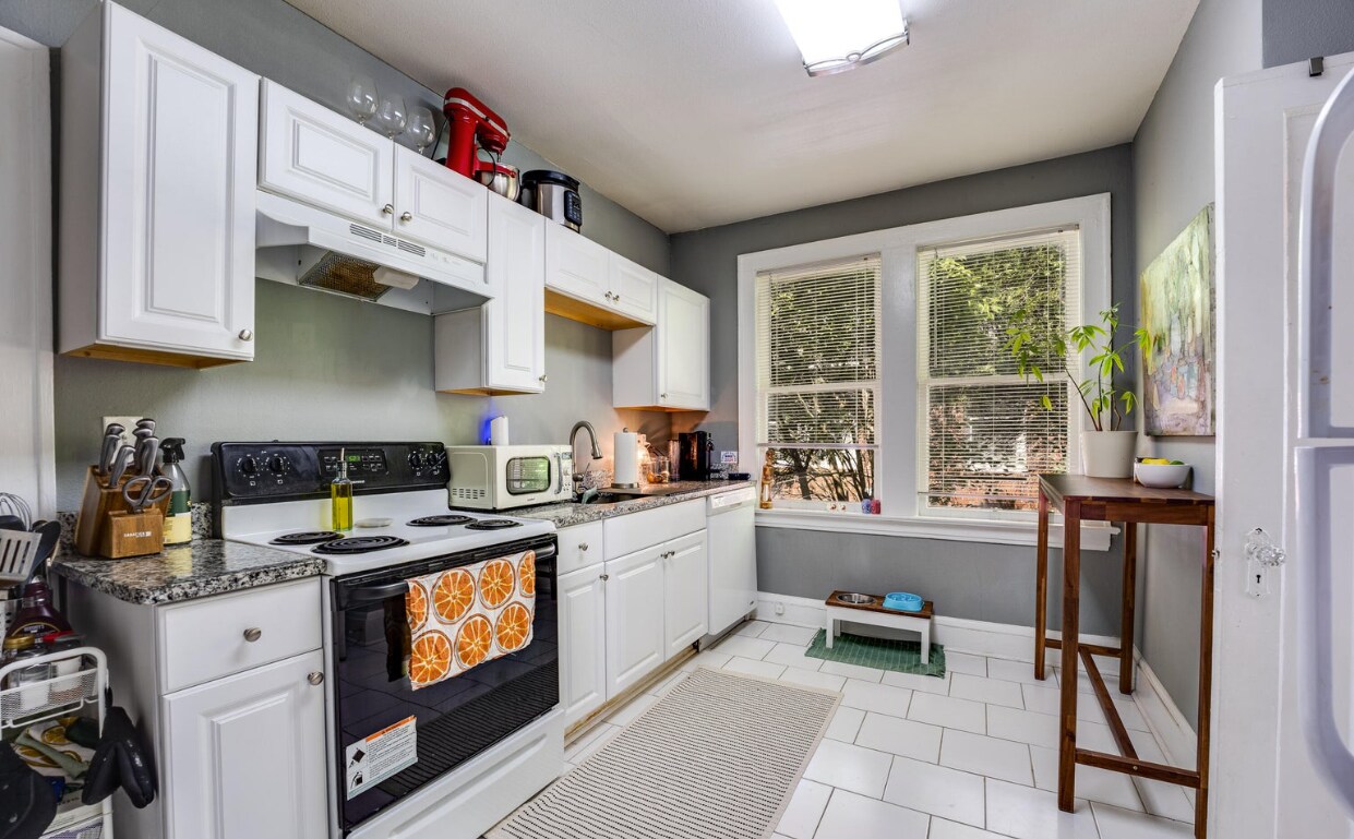 Building Photo - 2651 Dellwood Ave