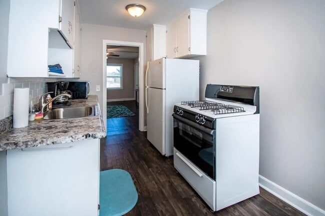 Building Photo - Holiday Special! Midtown 1BR – $795/mo – Pet Friendly