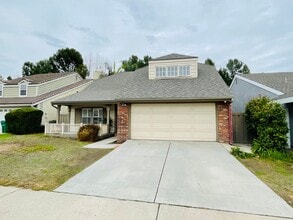 Building Photo - Beautiful 5 bedroom Irvine home