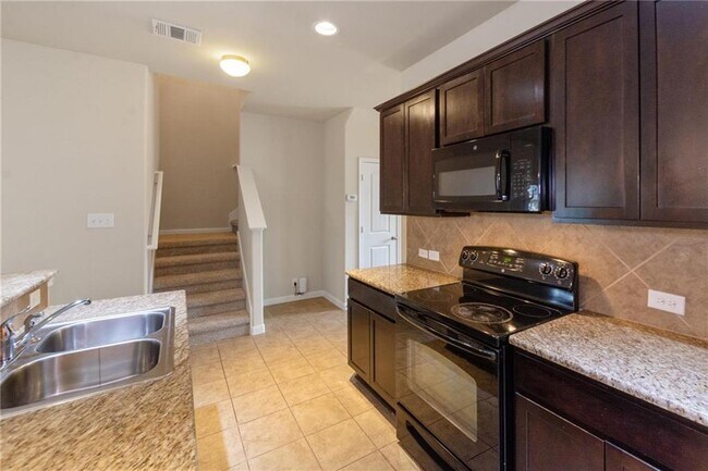 Building Photo - 929 Alamo Plaza Dr